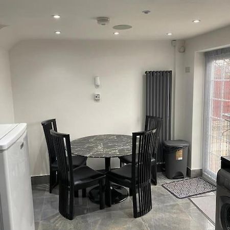 Вилла 2 Bed House Sleeps 4-5 Ливерпуль Экстерьер фото