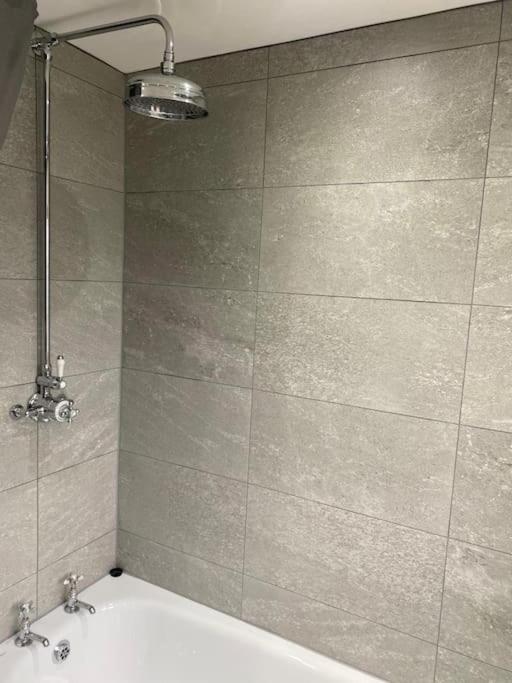 Вилла 2 Bed House Sleeps 4-5 Ливерпуль Экстерьер фото