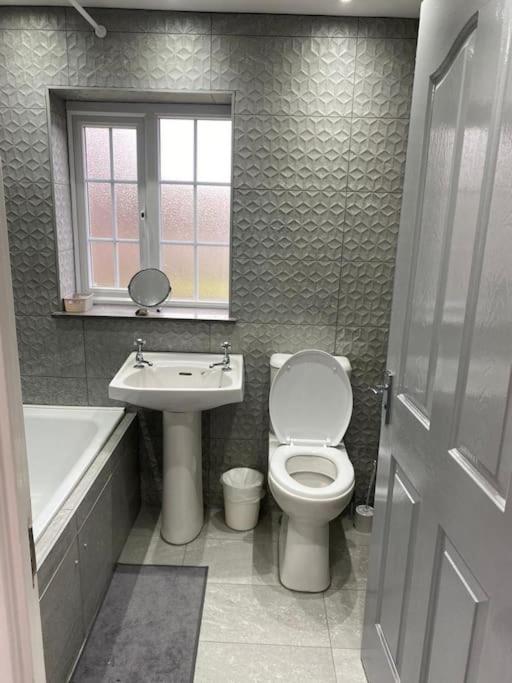 Вилла 2 Bed House Sleeps 4-5 Ливерпуль Экстерьер фото